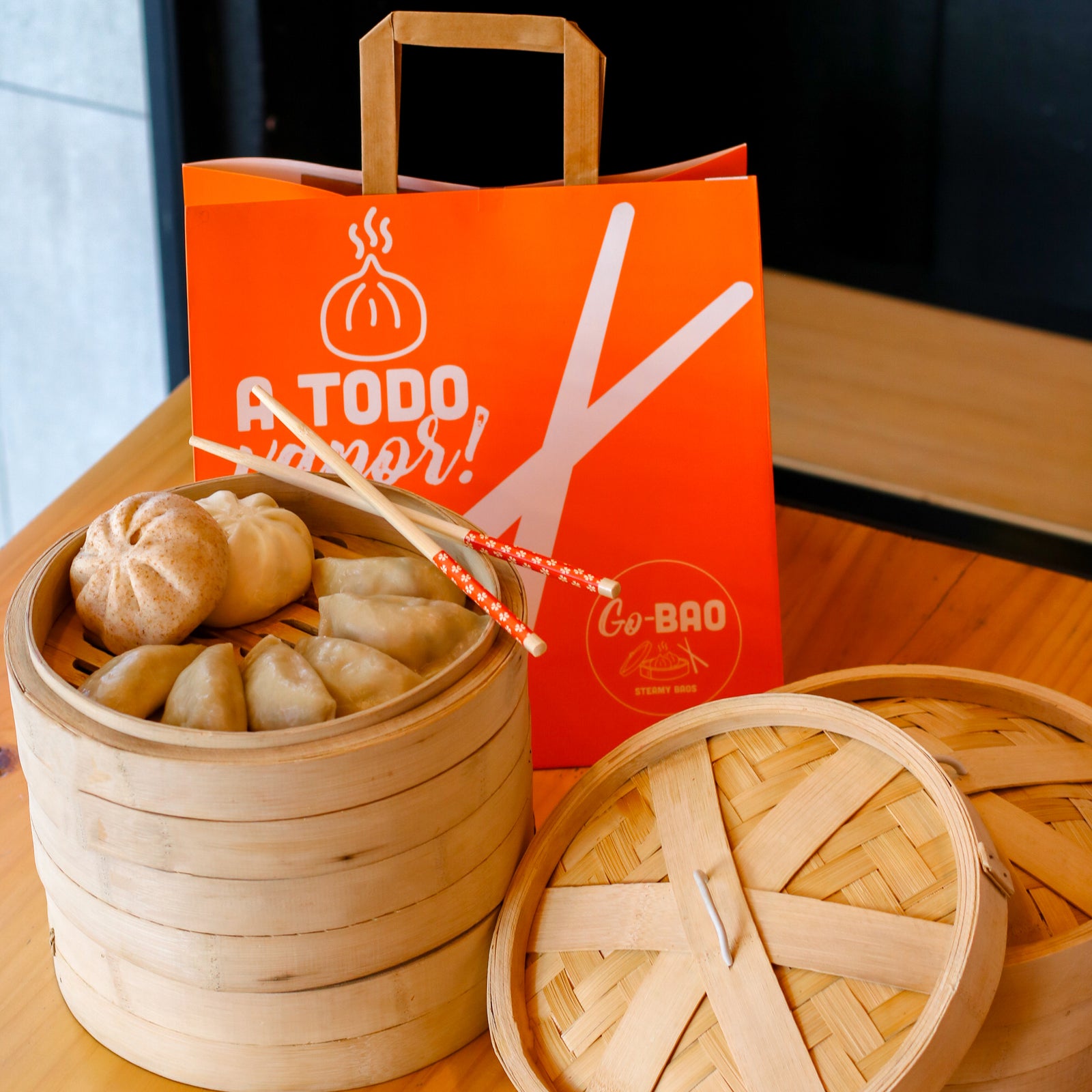 LUCKY DUMPLING 8888 6+2 BAOS (SIN BEBIDA) W